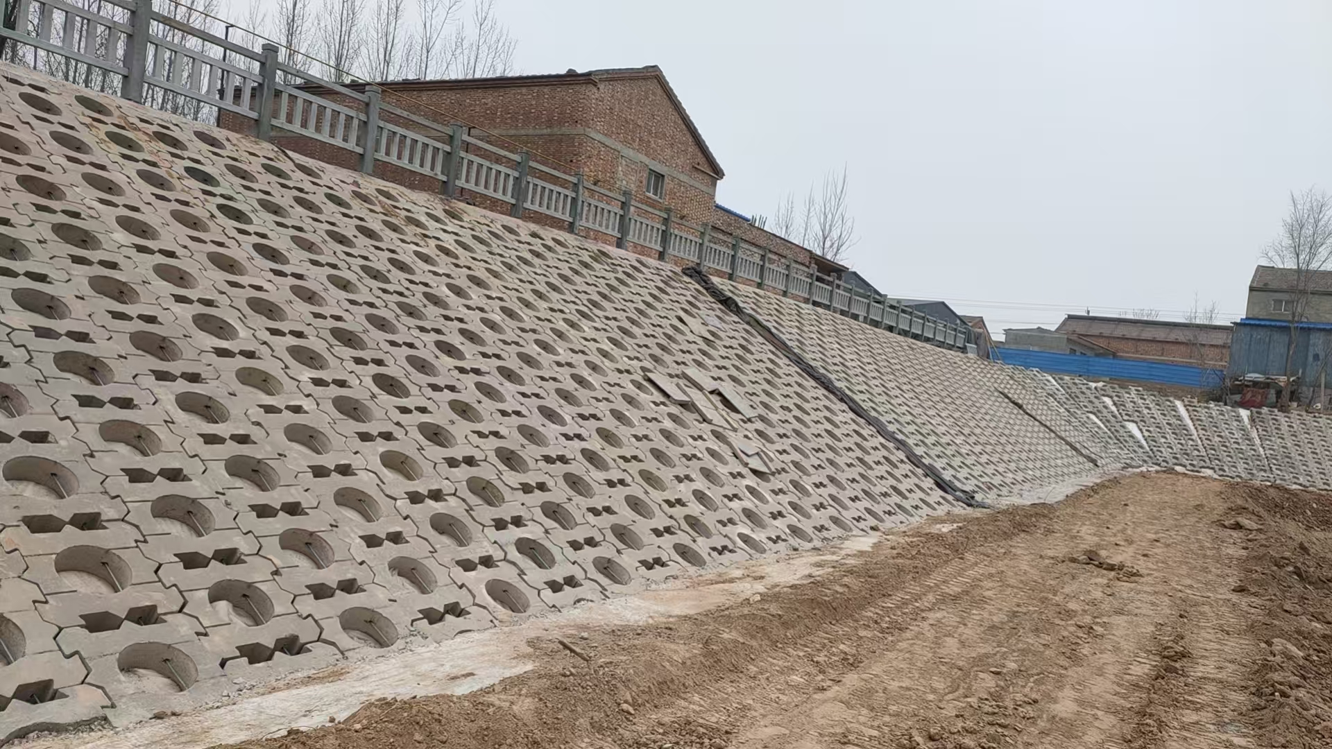 铰接式护坡砖穿孔护坡砖