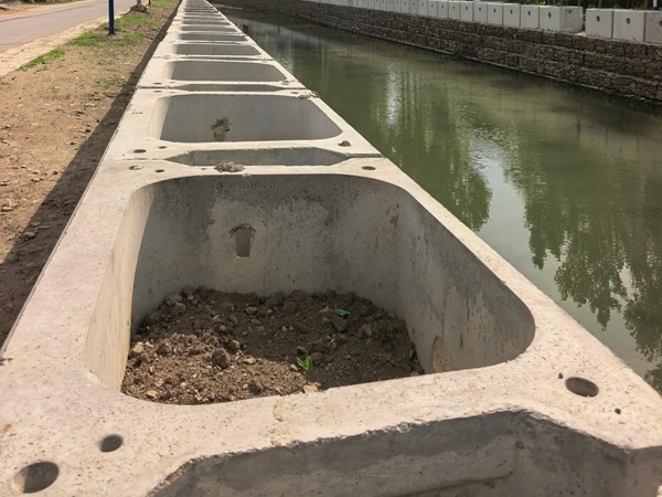 平铺式混凝土挡土框